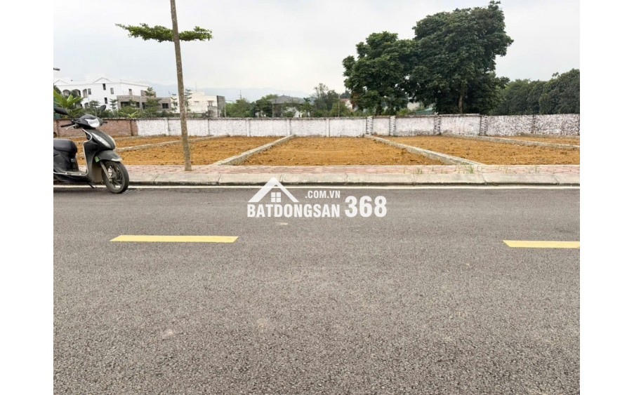 ĐHQG không phải là tiện ích, mà là nguồn tiền. Mỗi mùa nhập học là một làn sóng thuê trọ. Ai có đất gần đây là người thu tiền đều.