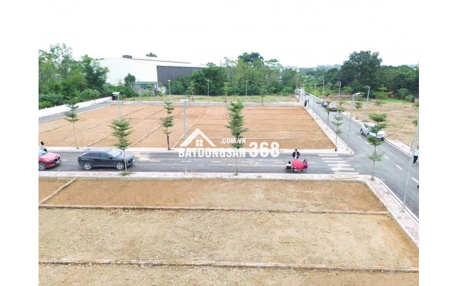 ĐHQG không phải là tiện ích, mà là nguồn tiền. Mỗi mùa nhập học là một làn sóng thuê trọ. Ai có đất gần đây là người thu tiền đều.