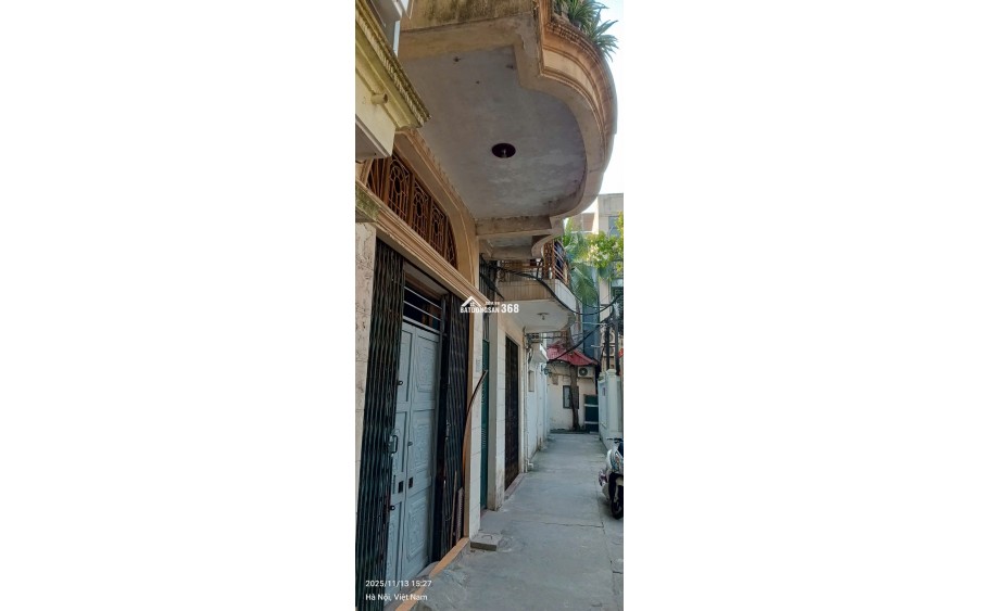 Nhà phố Kim Mã, trục chính giao thông thuận lợi, nhà 4 tầng , diện tích 50m, xây dựng khung cột chắc chắn, 2 mặt thoáng