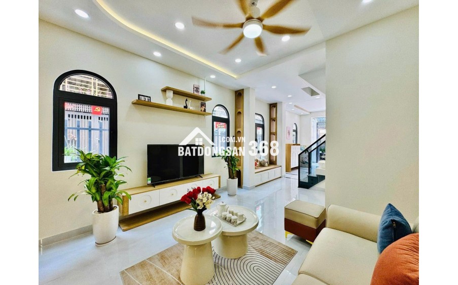 Nhà mới xây, nội thất sang trọng, chỉ cần xách vali vào ở