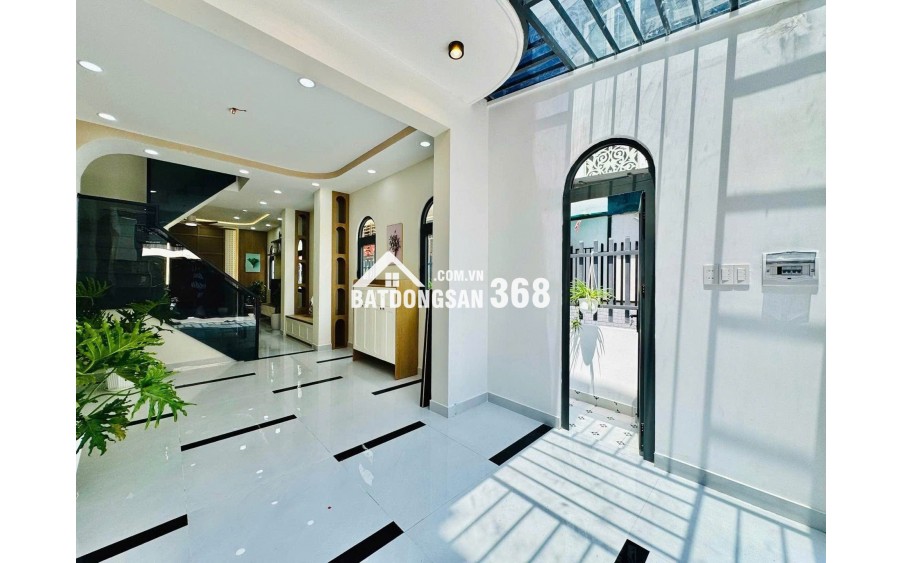 Nhà mới xây, nội thất sang trọng, chỉ cần xách vali vào ở