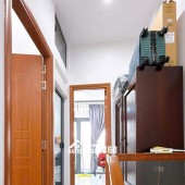  NHÀ ĐEP Q4. CAN GOC MAT TIEN DUONG SO. 2 TANG . CHI 5 TY NHINH