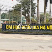 ĐHQG không phải là tiện ích, mà là nguồn tiền. Mỗi mùa nhập học là một làn sóng thuê trọ. Ai có đất gần đây là người thu tiền đều.