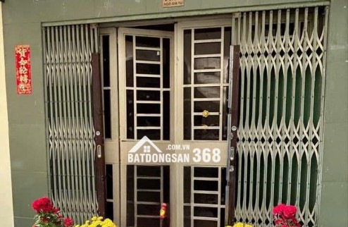 Cho thuê MB và 1 phòng trên lầu tại hẻm 77 Ngô Gia Tự P2 Q10