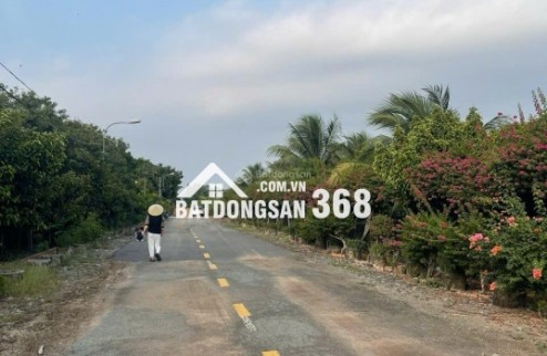 mặt tiền sau bao quanh bởi suoi ĐÁ BẢN , Xã Khánh Phú, huyện Khánh Vĩnh, tỉnh Khánh Hòa.