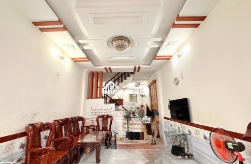 NHÀ 3 TẦNG ĐÚC BTCT Ô TÔ ĐỖ CỬA THÔNG KHẮP NGÃ