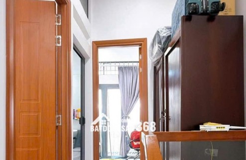  NHÀ ĐEP Q4. CAN GOC MAT TIEN DUONG SO. 2 TANG . CHI 5 TY NHINH