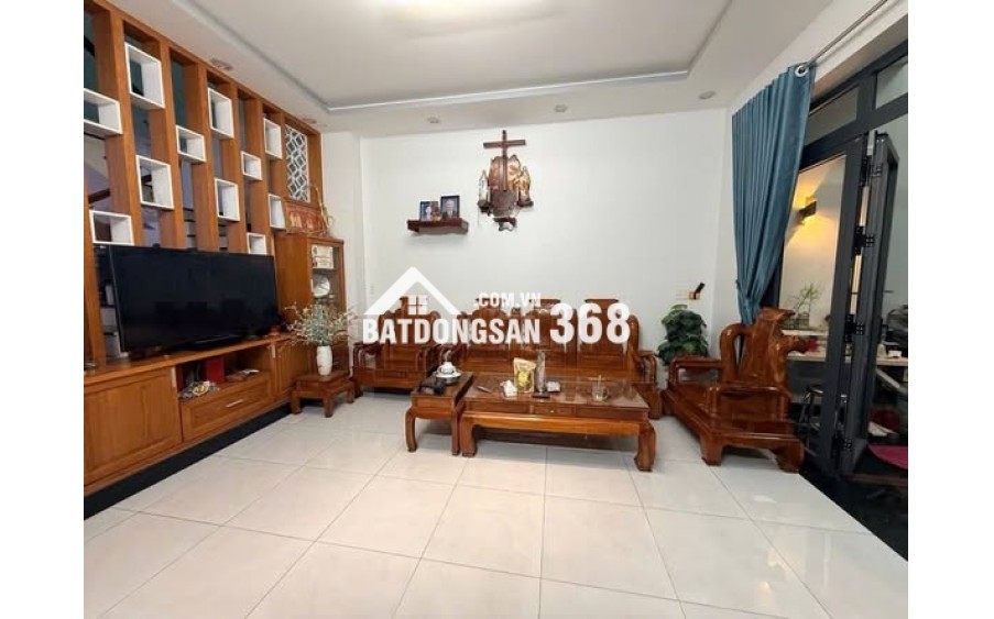 MỚI MỚI NHÀ VƯỜN LÀI QUẬN 12
+ Dt : 4.6m x 37m 172m2
+ Kc : 2 tầng 4 Pn 3vs
+ Giá : 11.8 Tỷ