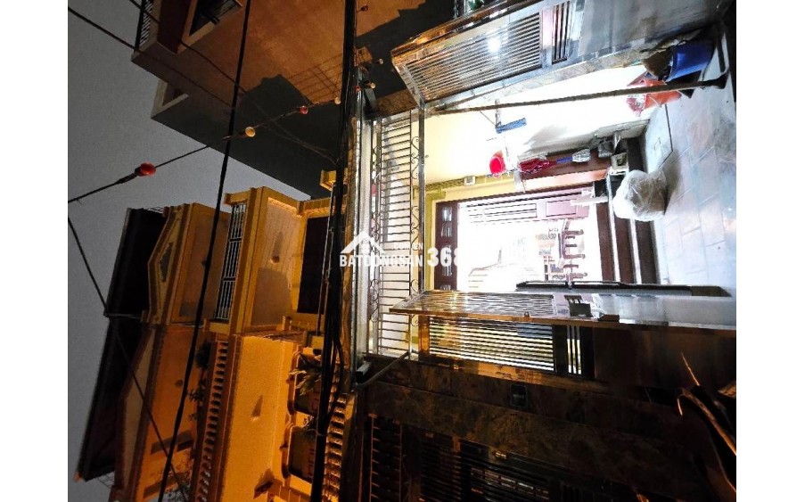 Bán nhà phố Ô Cách, diện tích 50m2, xây 4 tầng kiên cố