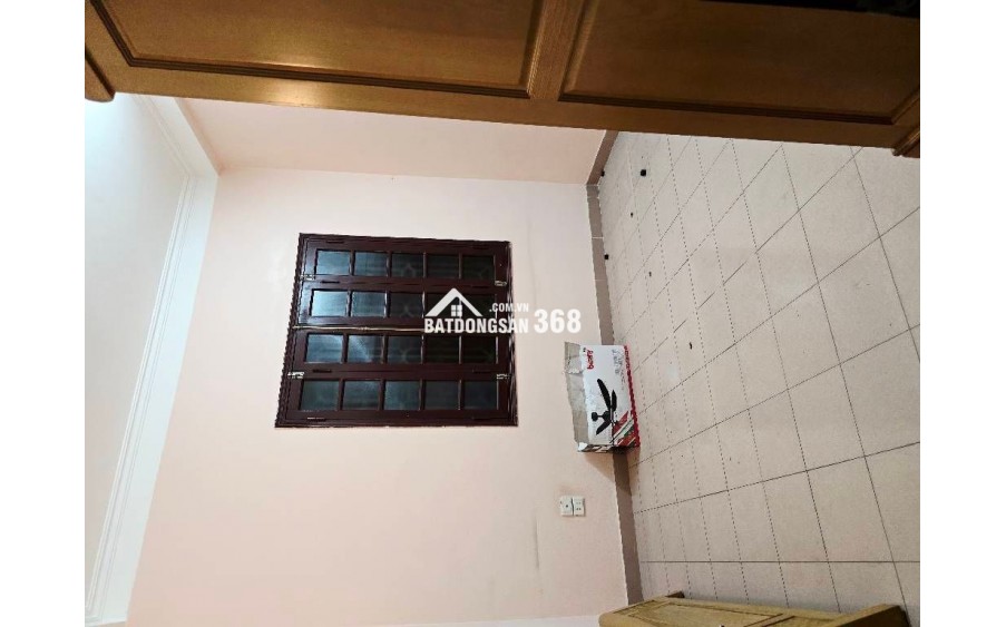 Bán nhà phố Ô Cách, diện tích 50m2, xây 4 tầng kiên cố