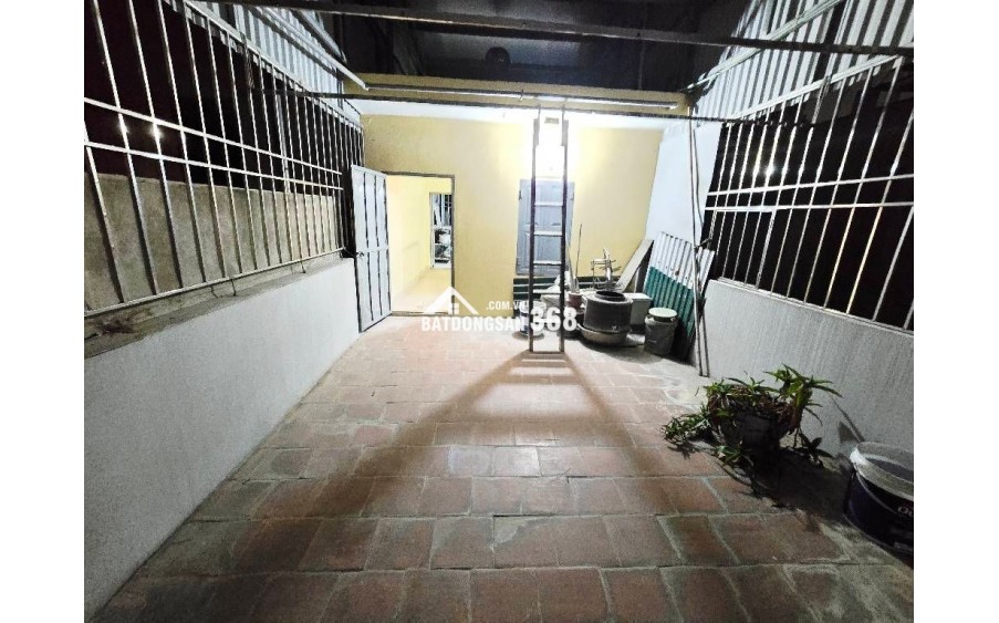 Bán nhà phố Ô Cách, diện tích 50m2, xây 4 tầng kiên cố