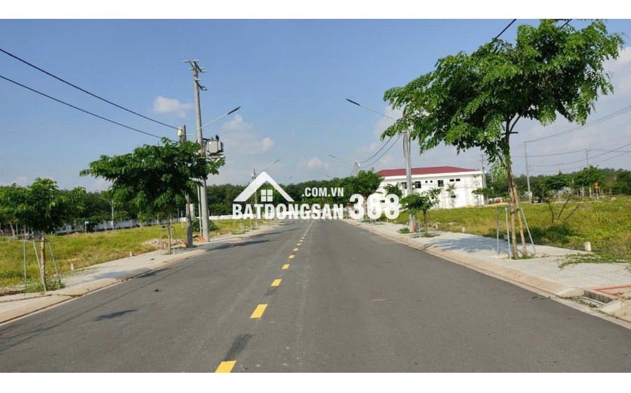 Bán đất sổ hồng chính chủ, gần công viên, mặt tiền đường 8m.