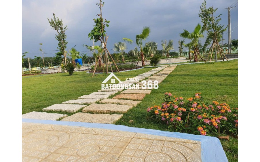 Bán đất sổ hồng chính chủ, gần công viên, mặt tiền đường 8m.