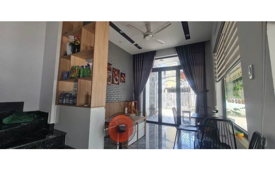Nhà kiệt Ngô quyền đi ra biển Mỹ Khê  500m view trực diện, pháp lý chuẩn,Nhà 4PN, 3Wc,full nội thất,chỉ Vali vào ở,Nhà 3 tầng DT:63m2 giả chỉ 5,3 tỷ