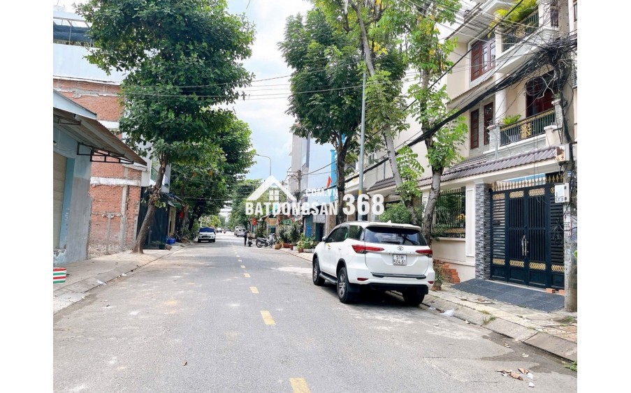  Mặt tiền đường 13m vỉa hè mỗi bên 2m.  Nhà cấp 4 mua xây mới 6 lầu có hầm quá đẹp. Đa mục đích sử dụng.