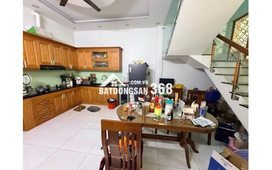 + MỚI NHÀ VƯỜN LÀI QUẬN 12
+ Dt : 4.6m x 37m 172m2
+ Kc : 2 tầng 4 Pn 3vs
+ Giá : 11.8 Tỷ