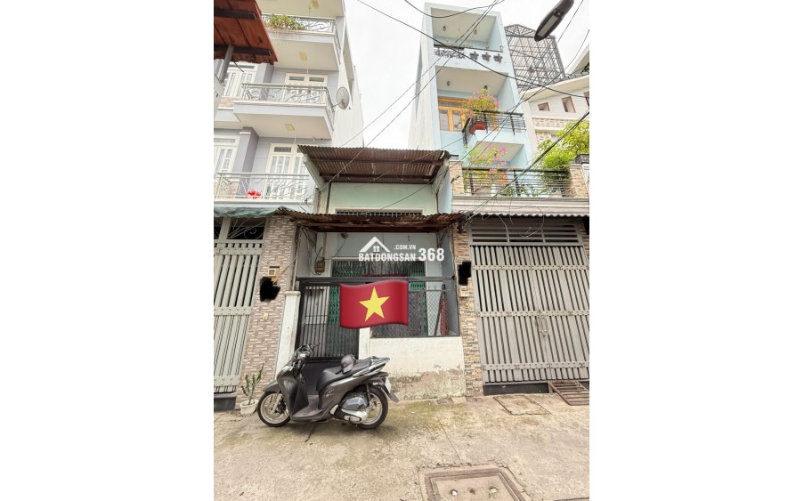 - Nhà cấp 4 1 trệt 1L cũ mua tiện xây mới, khu vực xung quanh xây 4-5 tầng sát bên.
