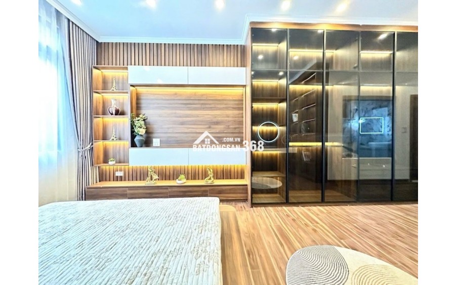 8.6 tỷ nhà Đội Cấn, 6 tầng thang máy,  dân xây ở luôn, sổ chính chủ