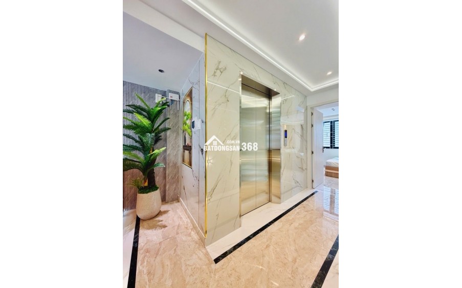 + Kết Cấu : 5 Tầng Sân Thượng , 4Pn khép kín , 6 Toilet , Phòng Karaoke , Phòng Khách , Bếp , sân sau , THANG MÁY , Trang bị full nội thất cao cấp…
