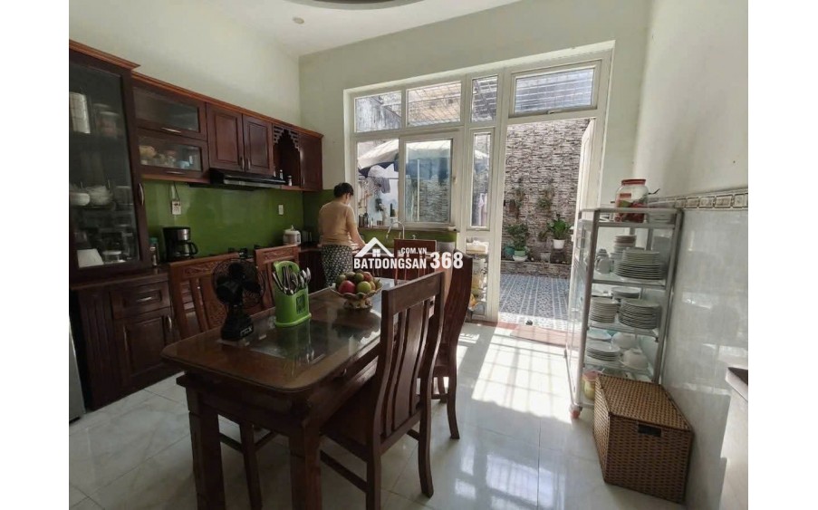 Bán nhà 1 trệt 1 lầu mặt tiền DT42, Đông Thạnh Hóc Môn tiện kinh doanh