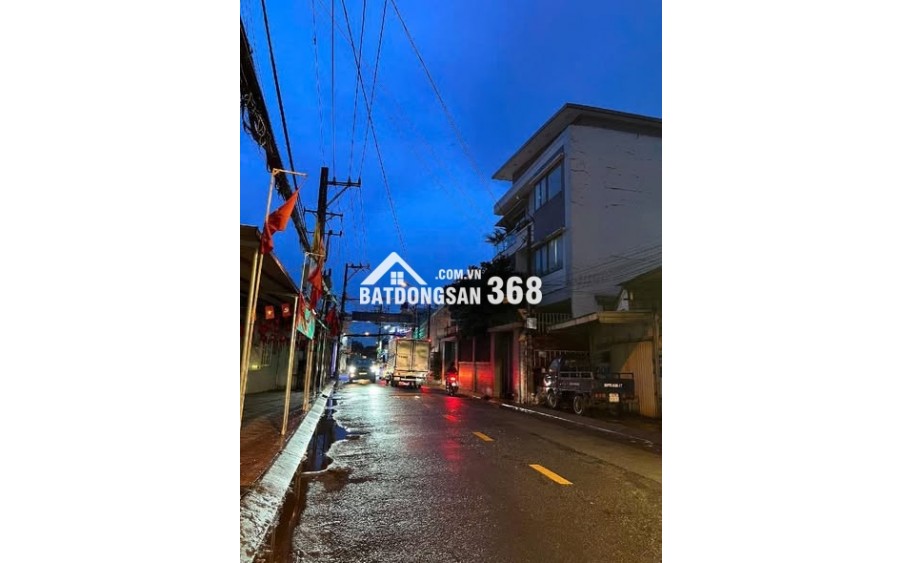 MỚI MỚI NHÀ VƯỜN LÀI QUẬN 12
+ Dt : 4.6m x 37m 172m2
+ Kc : 2 tầng 4 Pn 3vs
+ Giá : 11.8 Tỷ