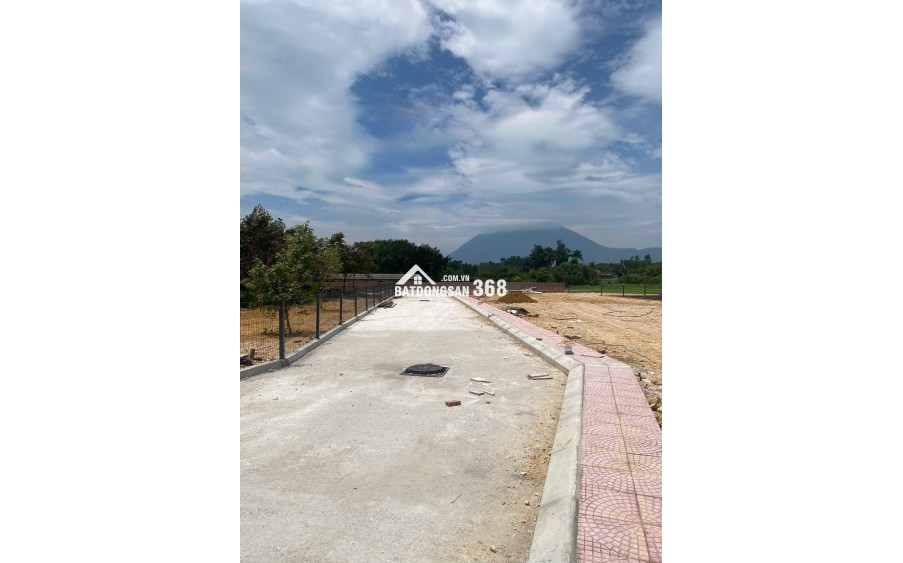 Bán mảnh đất( 8x15 )120m2 full thổ cư. xã Phú Cát Hà Nội,Cách ql21 150m, cạnh trường đại học công nghệ