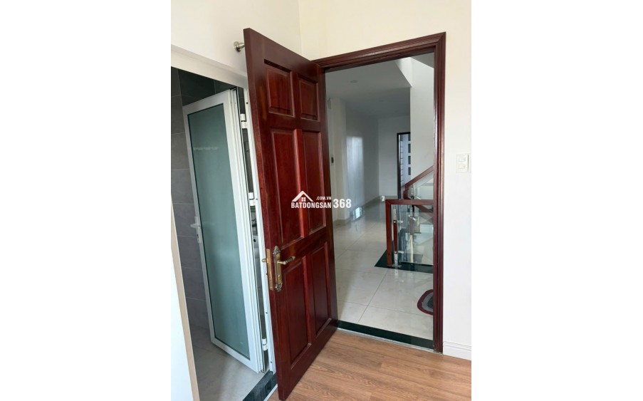 Bán nhà siêu đẹp 5x20m 1 trệt 3 lầu sân thượng MT Trịnh Quang Nghị Bình Chánh