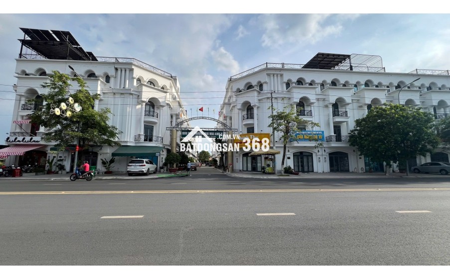 BÁN: Nhà phố 1 trệt 3 lầu, 4,7 tỷ, liền kề Vincom TP Tây Ninh, NH hỗ trợ vay 70% lãi suất ưu đãi