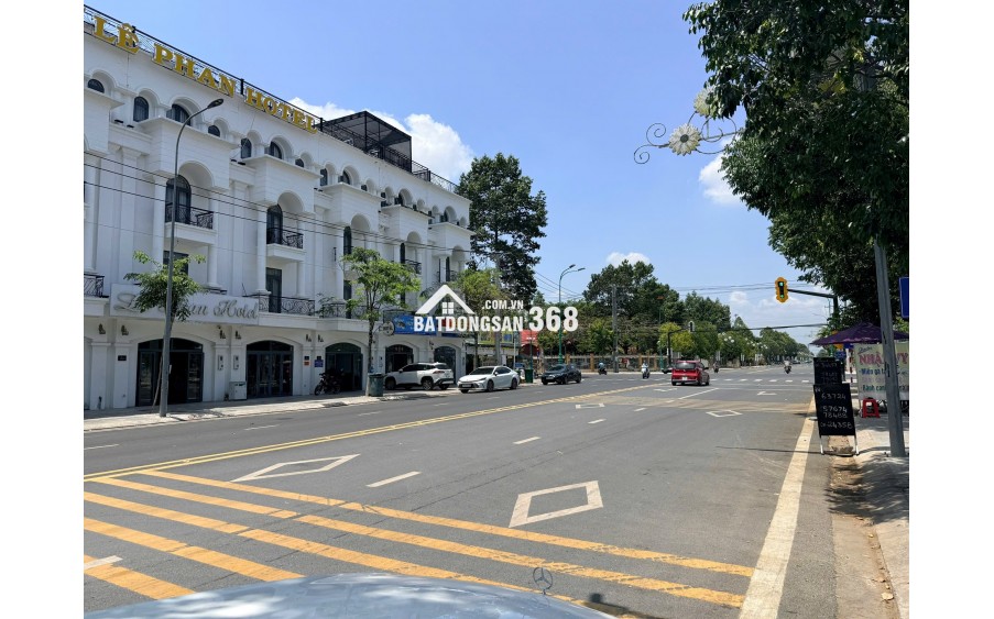 BÁN: Nhà phố 1 trệt 3 lầu, 4,7 tỷ, liền kề Vincom TP Tây Ninh, NH hỗ trợ vay 70% lãi suất ưu đãi