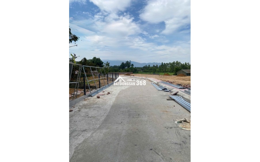 Bán mảnh đất( 8x15 )120m2 full thổ cư. xã Phú Cát Hà Nội,Cách ql21 150m, cạnh trường đại học công nghệ