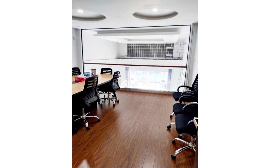 - Mặt tiền đường 20m, cực kỳ đông đúc sầm uất, thuận tiện kinh doanh đa ngành nghề: ngân hàng , tiệm tóc, spa, nha khoa, công ty...