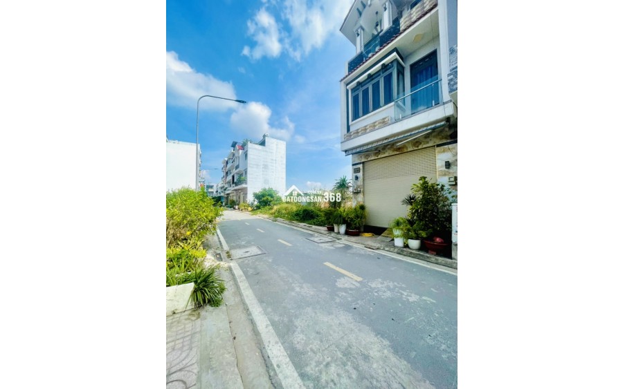 Bán đất Bình Tân - hẻm xe hơi -gần chợ -51,3m2 - full thổ -Sổ hồng Gốc