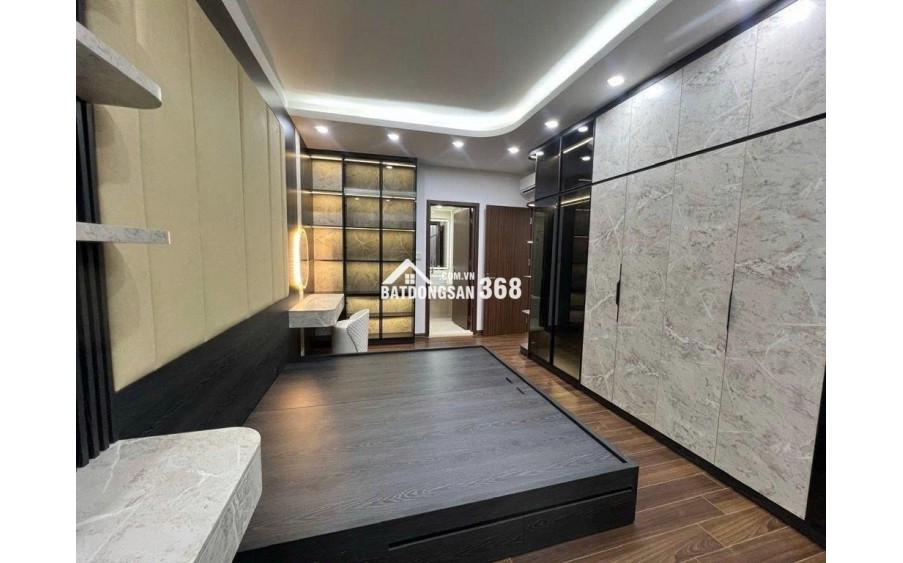 8.6 tỷ nhà Đội Cấn, 6 tầng thang máy,  dân xây ở luôn, sổ chính chủ