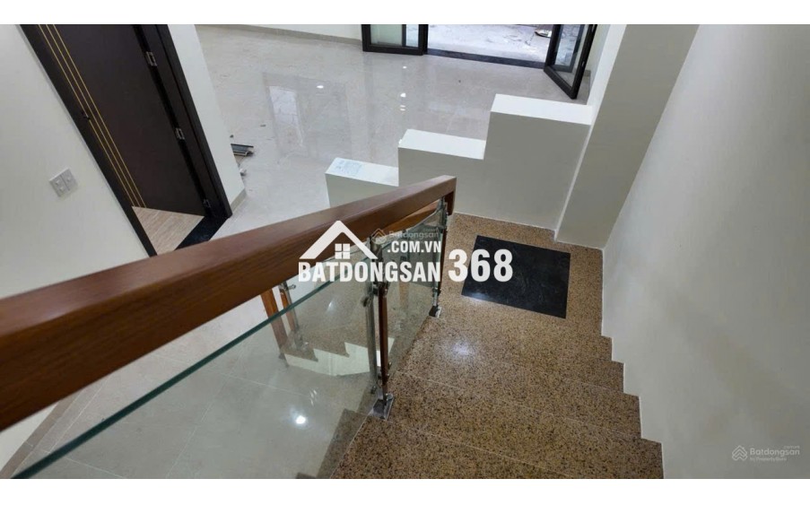 Bán Nhà 3 tầng Nguyễn Thiện Thuật sát chợ Đêm * Cách biển Trần Phú : 250m *
-Giá : 12 tỷ - LH: 0905.724.084 Ngọc Bích Land