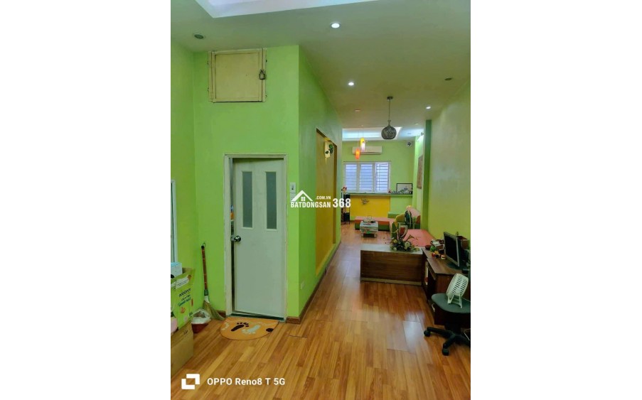 BÁN NHÀ KHU CÁN BỘ Y TẾ TẠI PHỐ NÚI TRÚC, XÂY KIÊN CỐ DIỆN TÍCH 40M X 4 TẦNG, 100 RA ĐƯỜNG OTO TRÁNH.