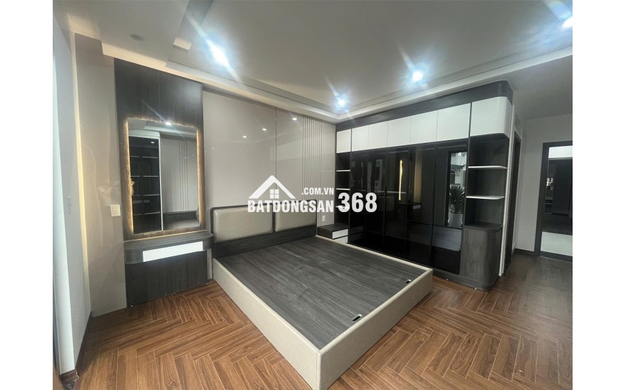 Siêu phẩm nhà đẹp mặt đường Đông Trà 5 tầng thang máy ô tô đỗ cửa kinhdoanh buôn bán tốt
