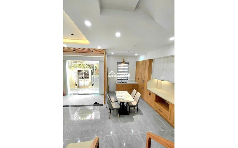 Siêu phẩm nhà đẹp Vũ Chí Thắng 4 tầng mặt tiền 6m