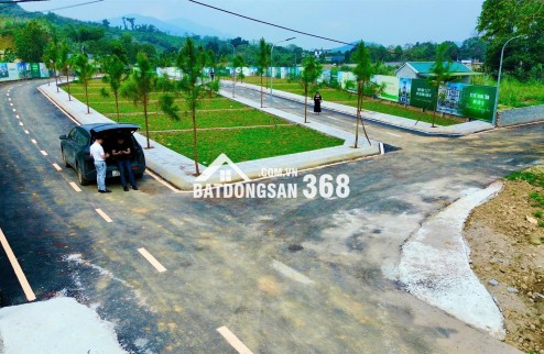 Tôi cần bán mảnh đất đẹp 100m2, mặt tiền 5,97m, đường rộng 15m tại Phú Cát, Hà Nội, giá 2,2 tỷ.