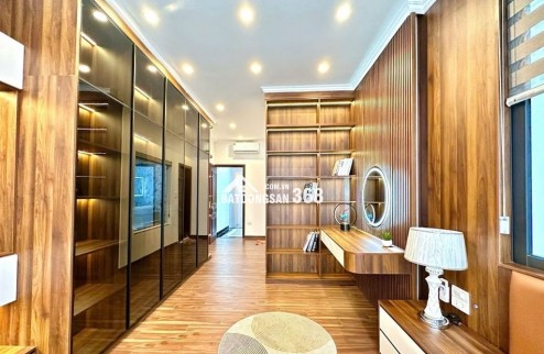 8.6 tỷ nhà Đội Cấn, 6 tầng thang máy,  dân xây ở luôn, sổ chính chủ