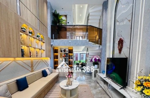 + Kết Cấu : 5 Tầng Sân Thượng , 4Pn khép kín , 6 Toilet , Phòng Karaoke , Phòng Khách , Bếp , sân sau , THANG MÁY ,