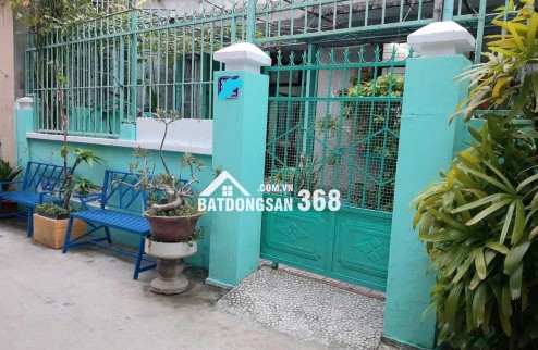 Bán đất tặng nhà C4 khu chợ đêm Hùng Vương - Nha Trang
DT: 131m², ngang 6,3m 
- 
Giá bán : 160tr/m ~ 20 ty