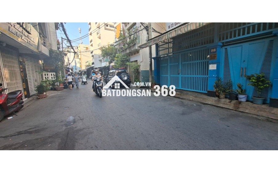 Nhà 3 Tầng ngang 4,5m rộng rãi, cách Mặt tiền đường Cô Giang tầm 50m,