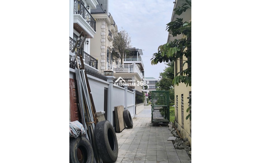Chủ cần bán toà nhà 187.5m2 - Khu B KĐT Nguyên Khê - Đông Anh - Hà Nội. Giá 105tr/m2 = Giá Đất (Lãi Căn nhà)