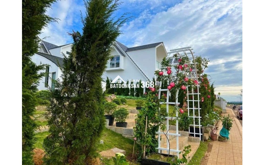 Bán GẤP Villa Nghỉ Dưỡng CHỈ 3,65TỶ, Full Nội Thất Mới, SỔ SẴN, Thuê Lại 3 Năm, Ngay Cạnh Hồ Ngọc.