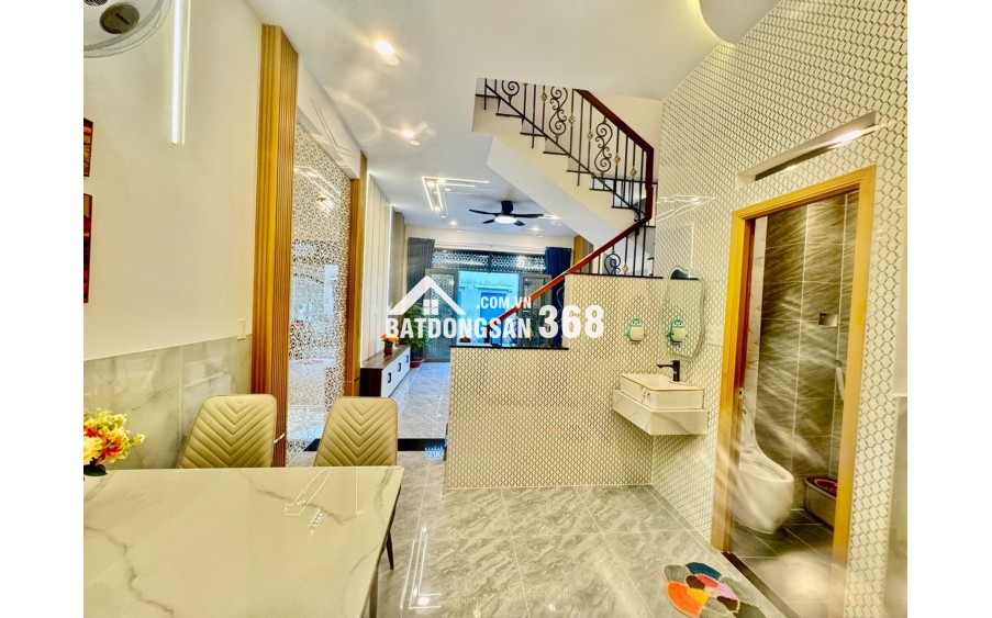 HẺM XE HƠI - HẺM THÔNG - KHU DÂN TRÍ AN NINH - NGANG GẦN 5M BỀ THẾ - NHÀ MỚI FULL NỘI THẤT VÀO Ở NGAY.