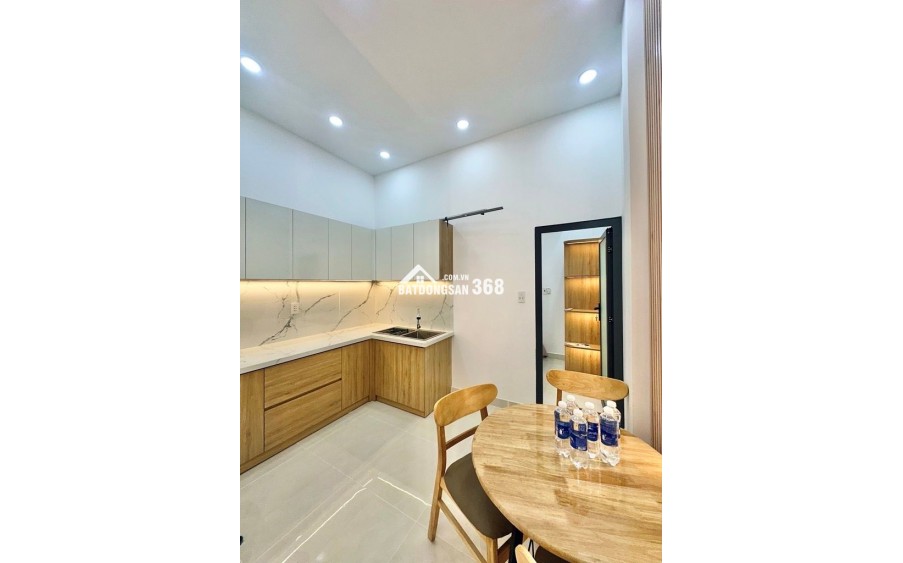 NHÀ ĐẸP FULL NỘI THẤT SÁT VÁCH SÂN BAY - 37M2 KHÔNG QH, LG - NỞ HẬU - HẺM Ô TÔ THÔNG - CHỈ 5.XX TỶ