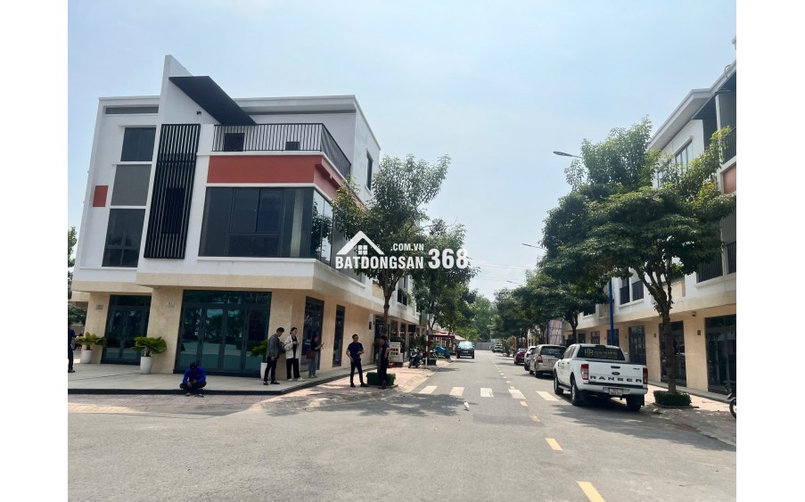 NHÀ PHỐ SỔ SẴN COMPOUND CAO CẤP TP.HCM - 15 phút tới AEON MALL: 3,2 TỶ. Vũ 0933910039
