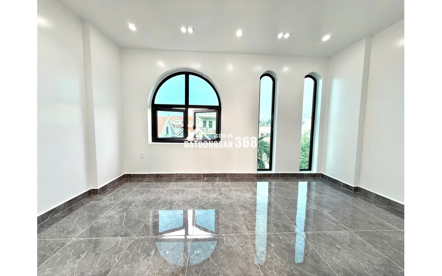 Nhà độc lập ô tô đỗ cách nhà 10m sân vườn sau siêu rộng siêu thoáng tại Thiên Lôi Aeon Mall