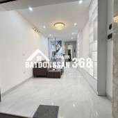  HIẾM !!! NHÀ MỚI ĐẸP Ở NGAY-THANG MÁY NHẬP KHẨU -NGÕ THÔNG THOÁNG BA GÁC TRÁNH-BA BƯỚC CHÂN RA MẶT PHỐ. GIÁ 9.9 TỶ 