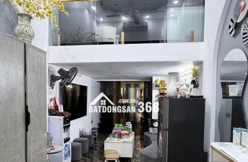 PHỐ NGUYÊN HỒNG - THANG MÁY XỊN - NGÕ THÔNG BA GÁC TRÁNH - NHÀ ĐẸP Ở LUÔN - SÂN CHƠI RỘNG - FULL TIỆN ÍCH. GIÁ NHỈNH 10 TỶ